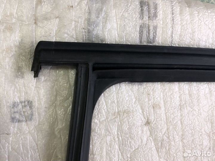 Уплотнитель рамки стекла двери для Renault Kaptur