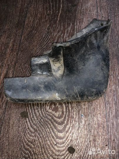 Брызговик передний левый Toyota Camry CV30 2CT