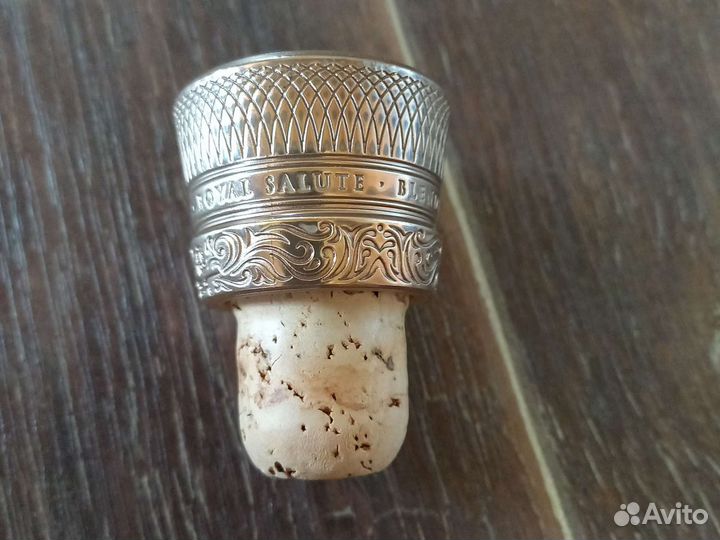 Пустая коллекционная бутылка виски Royale Salute