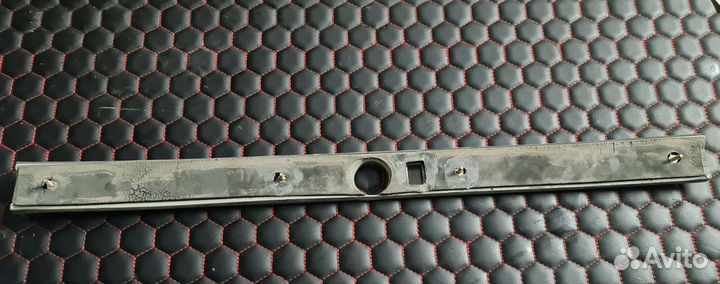 Центральная планка задних фонарей Mercedes W140