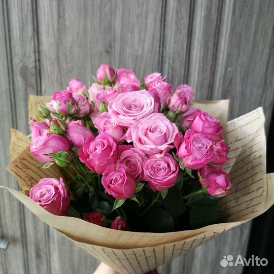 15 пионовидных кустовых роз. Букет из кустовых роз