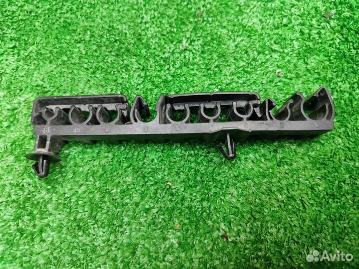 Крепеж кабеля Volkswagen Passat B6