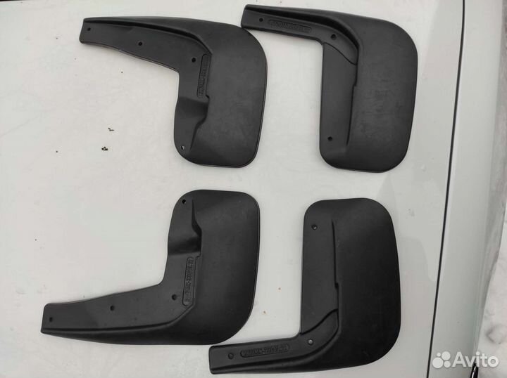 Toyota camry брызговики передние и задние