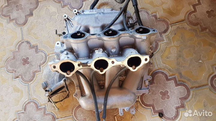 Впускной коллектор на Nissan Fuga