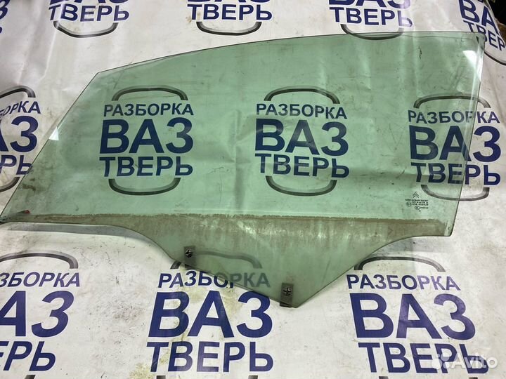 Стекло переднее левое Ситроен С 4