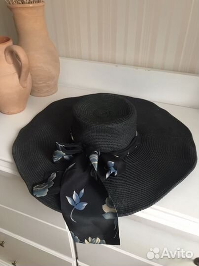 Соломенная шляпа женская черная