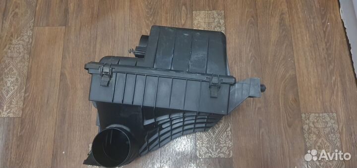 Корпус воздушного фильтра Mercedes-Benz Sprinter1