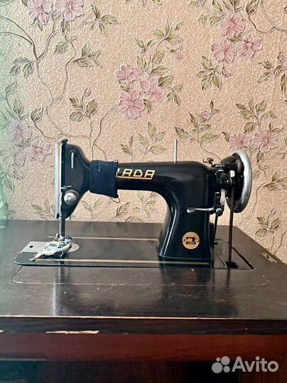Швейная машина LADA 121 ножная Чехословакия