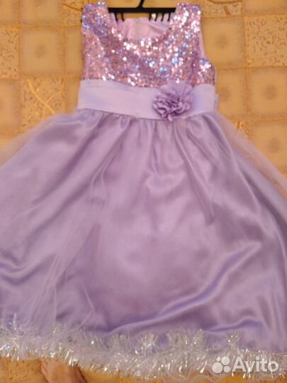 Нарядное платье.р.134-140