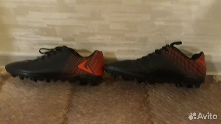 Футбольные бутсы 39 размер