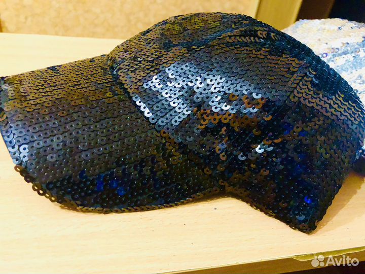 Кепка с паетками блестками