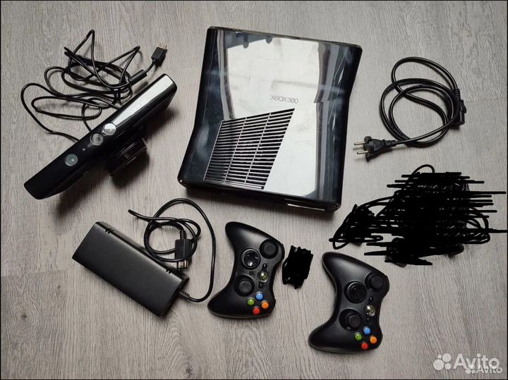 Xbox 360 Freeboot, Kinect, 2 геймпада, держатель