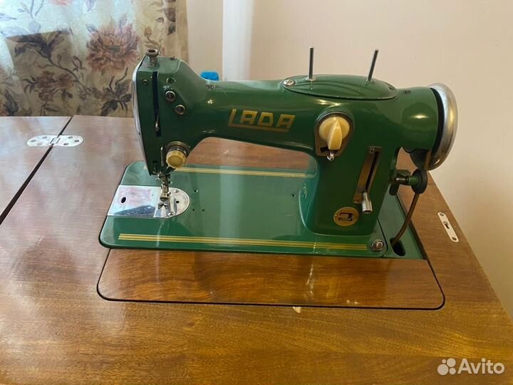 Швейная машинка LADA