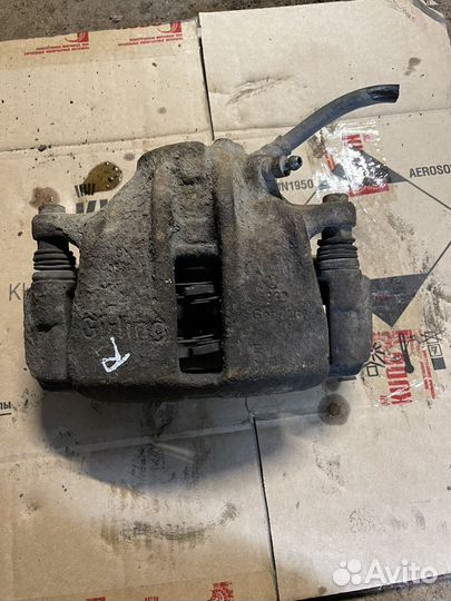 Суппорт передний правый не вент. Audi 80 B3 1.8 PM