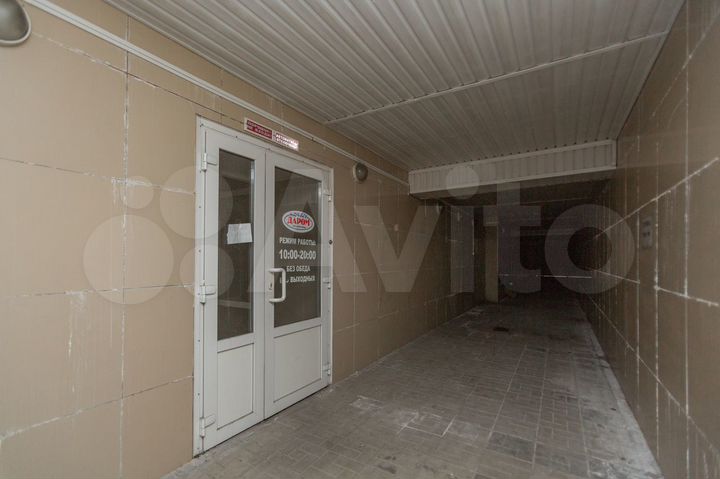 Торговая площадь, цоколь, 90 м²