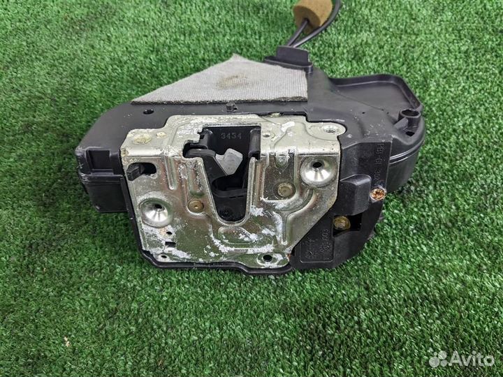 Замок двери задней левой Mercedes Benz E-class W2