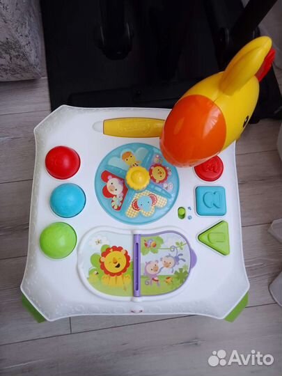 Развивающая игрушка столик fisher price