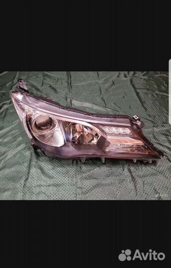 Фара передняя правая на Toyota Rav 4 CA40