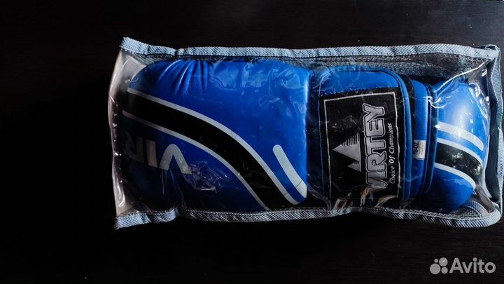 Боксерские перчатки 10 oz