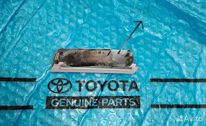 Заглушка бампера RAV4 5 правая белый перламутр NEW