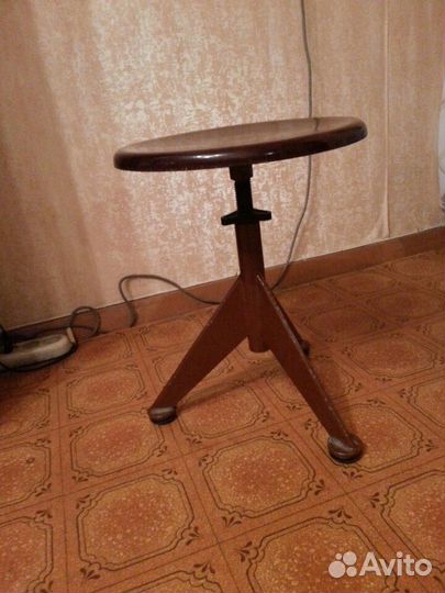 Стул для пианино