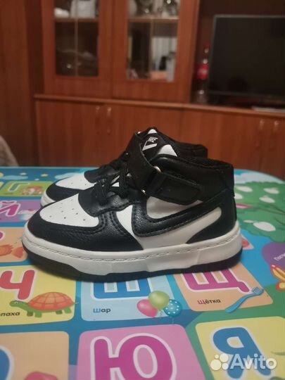 Кроссовки детские