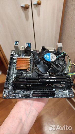 Материнская плата с процессором и памятью