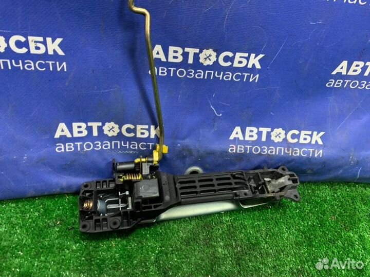 Ручка двери передняя левая Toyota Ist NCP60 1nzfe