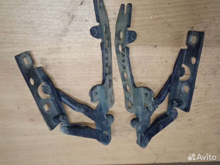 Петля капота L/R BMW 5 E39 m47 бмв 5 е39