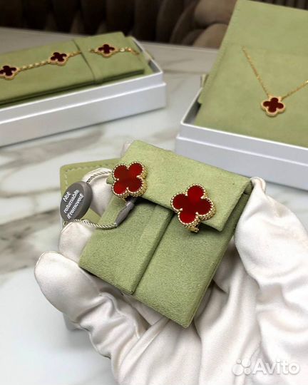 Серьги Van Cleef & Arpels Alhambra