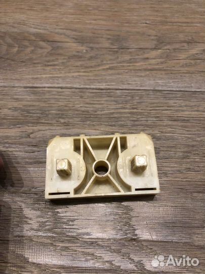 Кронштейн направляющая бампера переднего правое