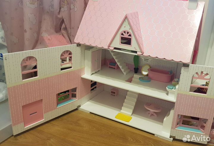 Кукольный домик с мебелью
