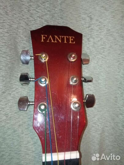 Акустическая гитара