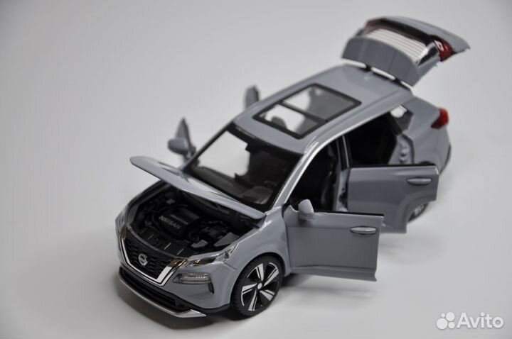 Модель автомобиля Nissan X-Trail 2023 металл