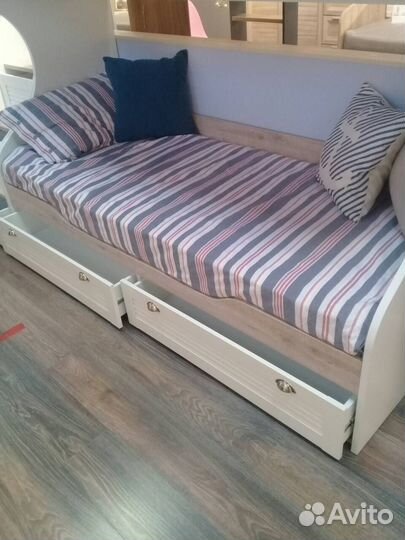 Кровать детская двухъярусная