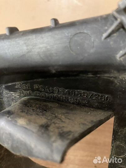 Кронштейн переднего бампера правый Peugeot 207