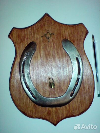 Подкова на панно подарок к новоселью