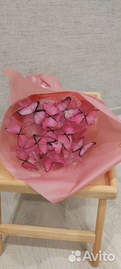 Светильник из бабочек в букете