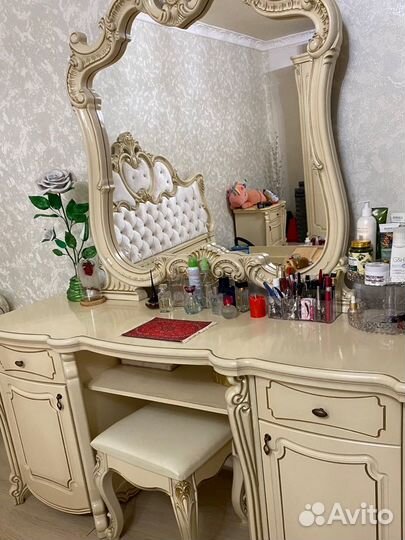 Спальный гарнитур