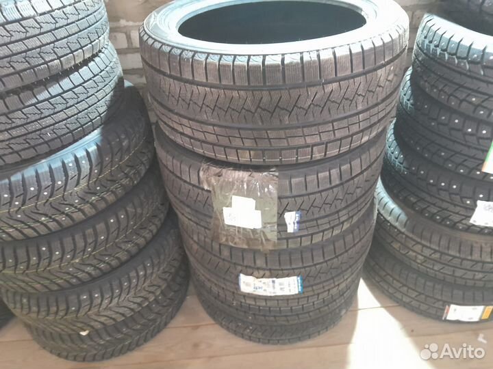 Triangle Snowlink PL02 275/40 R20 106V