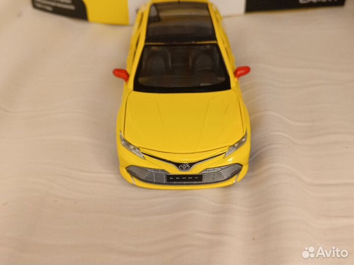 Коллекционная машинка от Яндекс такси