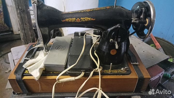 Швейная машина 