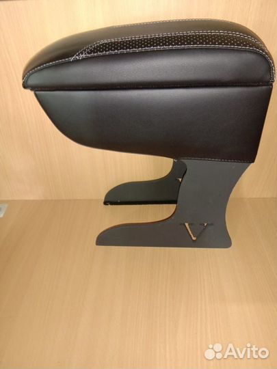 Подлокотник Renault Sandero II (экокожа)