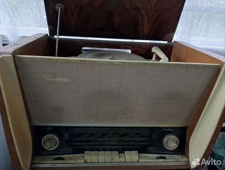 Продается радиола Латвия