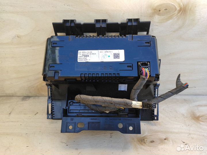 Дисплей информационный на Opel Astra J