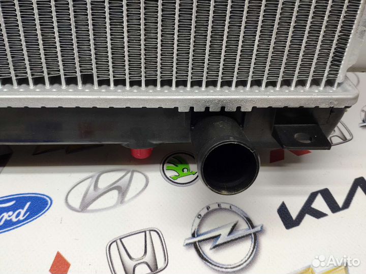 Радиатор охлаждения Mitsubishi Pajero 3-4 3.0-3.8