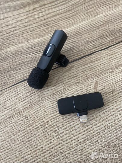 Петличка для iPhone