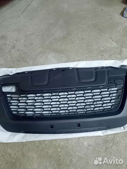 Решетка в бампер Дастер с2015