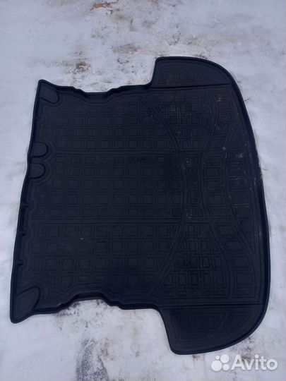 Продам.Коврик в багажник от Мицубиси Оутлендер 3