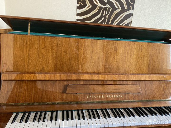 Продается фортепиано(Красный Октябрь), покупалось